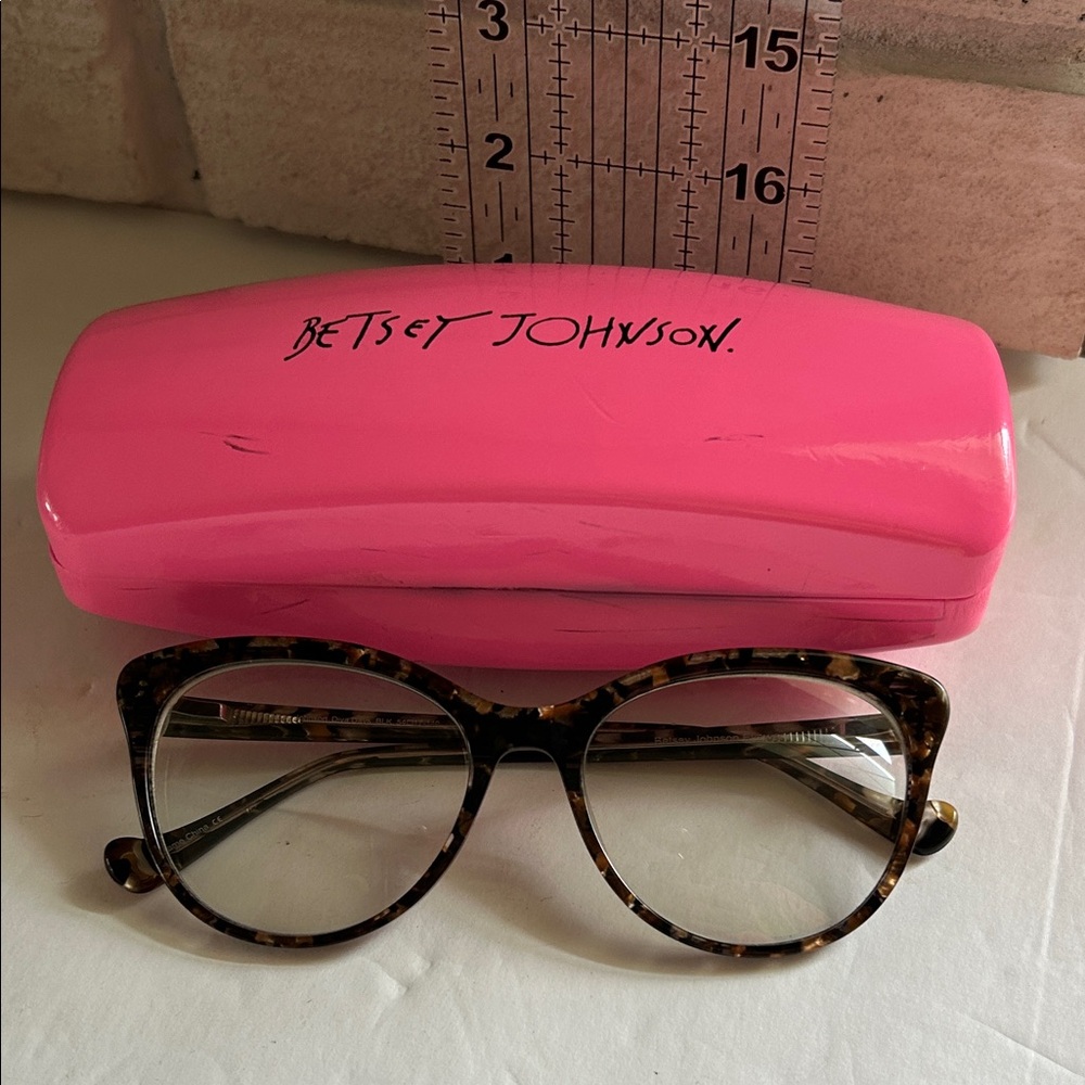 Betsey Johnson Tortoise Glasses with Pink Case